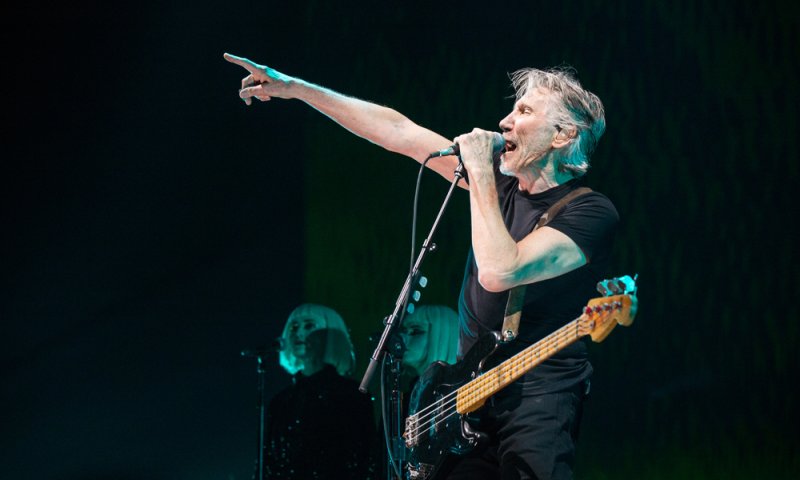 סולן הפינק פלויד ללנה דל ריי: "אל תופיעי בישראל"