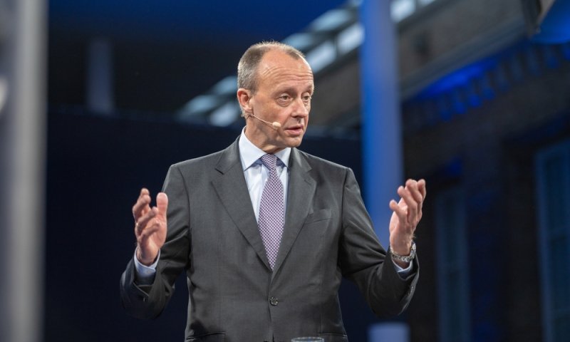 במהלך השיחה עם נתניהו: הקנצלר המיועד תקף את בית הדין בהאג