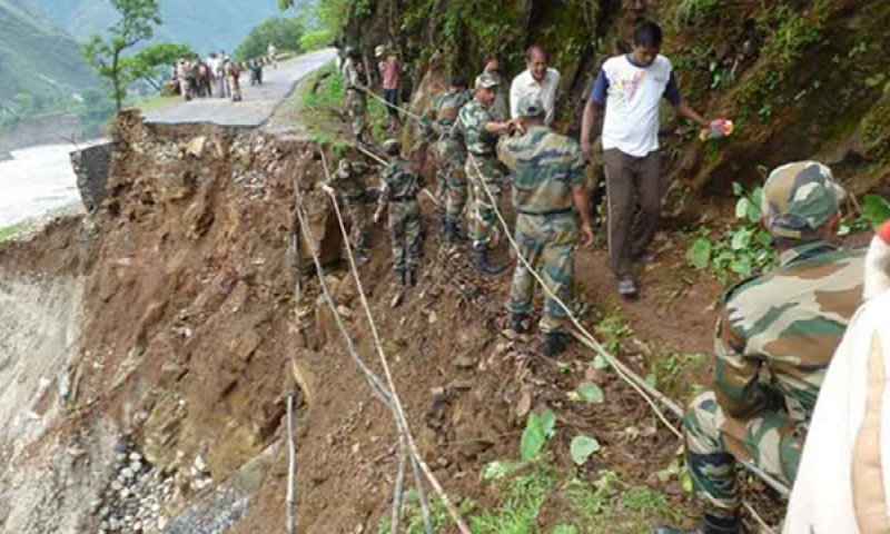 אסון בהודו: אריאל נפל מצוק לעיני אשתו ונהרג