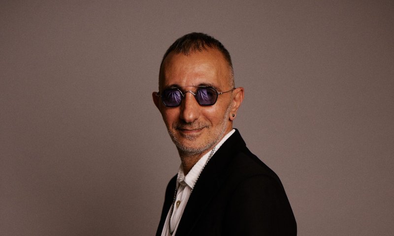 יום הולדת שמח: שמעון בוסקילה חוגג 60 עם סינגל חדש