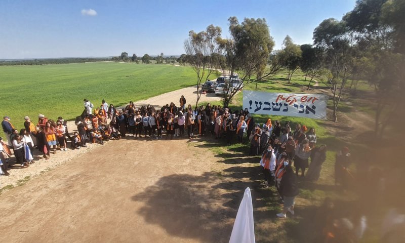 תלמידות אולפנת נווה דקלים חוזרות לגוש קטיף