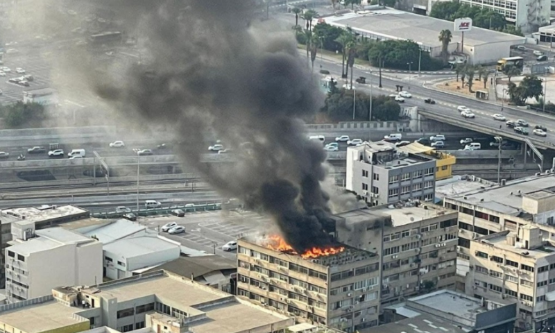 שריפה בדרום ת"א: ענן שחור גדול מעל שמי העיר