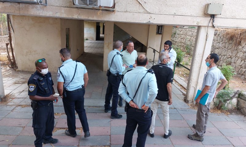 בית שמש: תקרה התפרקה, הבניין פונה מדייריו