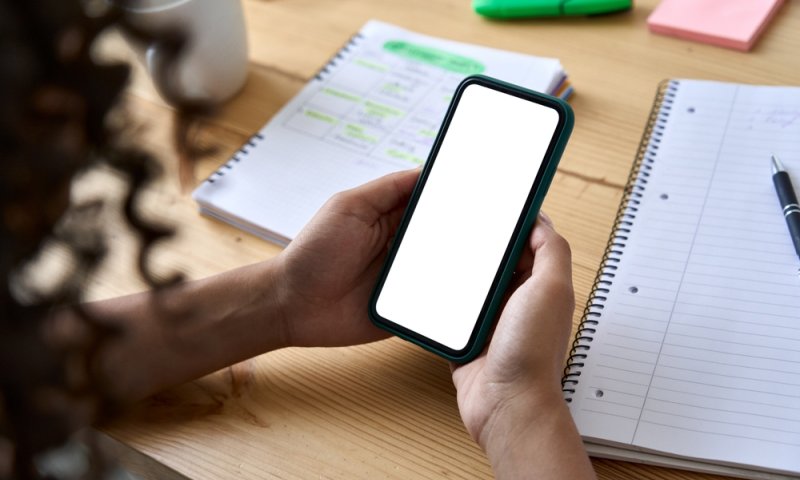 חוק חדש באירופה: איסור הכנסת טלפונים לבתי ספר