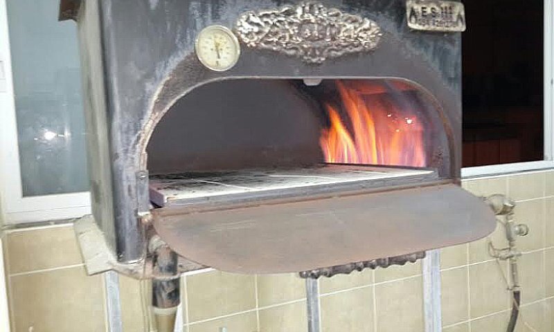 נערכים לחג: צפו באפיית המצות לקראת הפסח