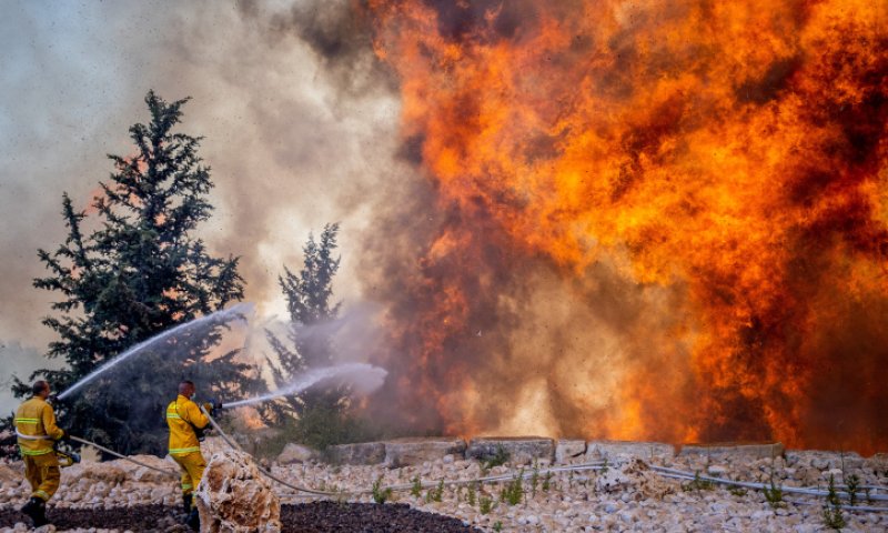 עקב השריפה: בנט קטע את ישיבת הקבינט