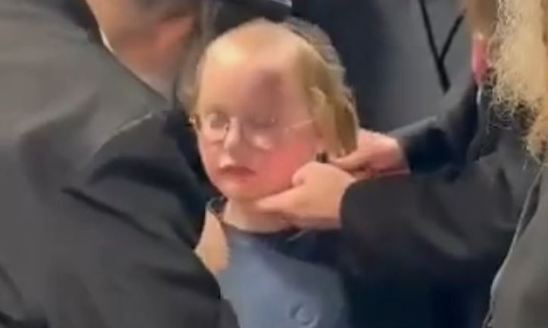 לבכות: ההספד המצמרר של אחיו הקטן של הנרצח בפיגוע הי"ד