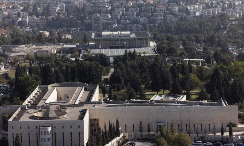 "בסמכות הממשלה": בג"ץ דחה עתירה שדרשה לחייב עסקת חטופים