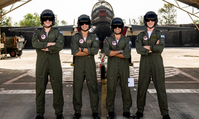 כבוד למגזר: 4 בוגרי עלי וסרוגה סיימו קורס טיס