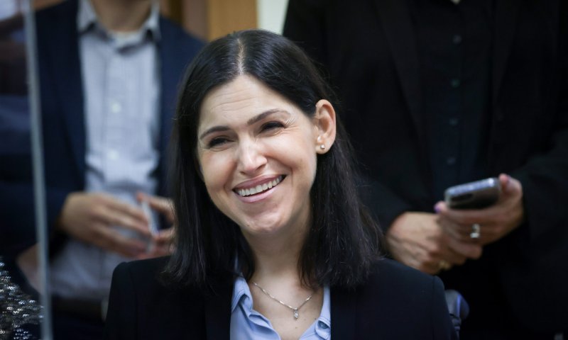 צפו: נשיא מצרים עושה כבוד לשרה קארין אלהרר