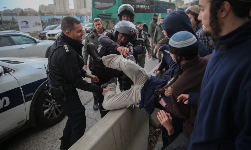 מעצר הנערים: חסימות כבישים בכניסה לירושלים