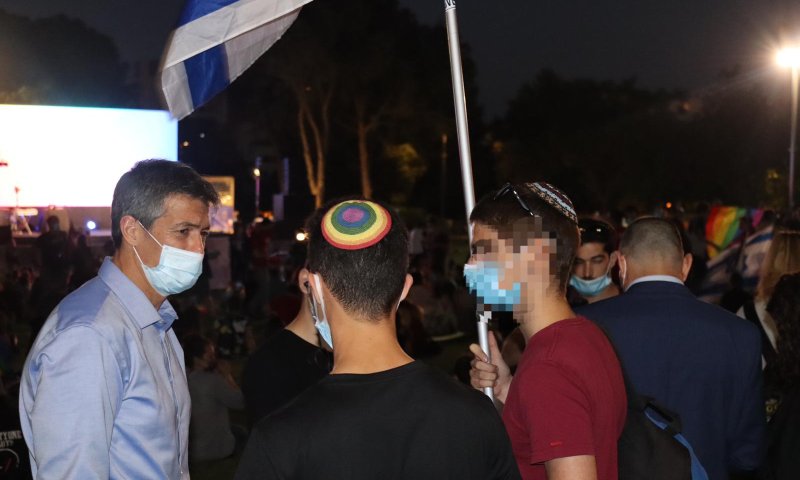השר יועז הנדל השתתף בעצרת הלהט"ב בירושלים