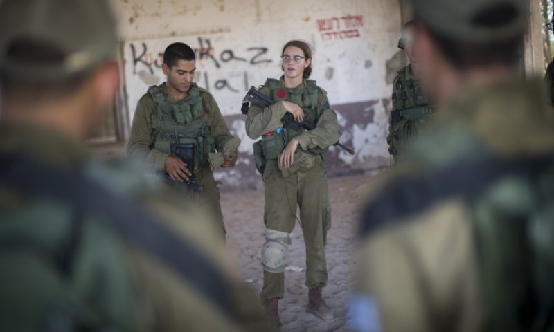 "מי שפועל לשילוב לוחמות בצה"ל פשוט מטורלל"