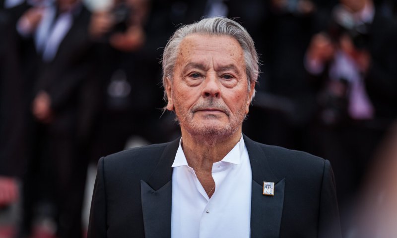 השחקן הצרפתי אלן דלון הלך לעולמו בגיל 88