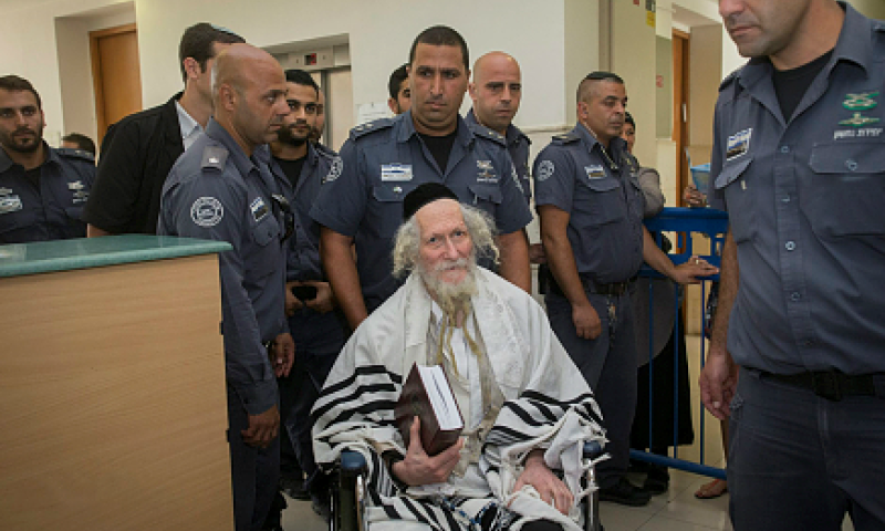 "גם אם חטא בעריות לא להתרחק מהרב ברלנד"