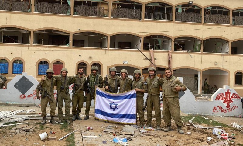 תמונת היום: דגל ישראל באוניברסיטת אל קודס בעזה