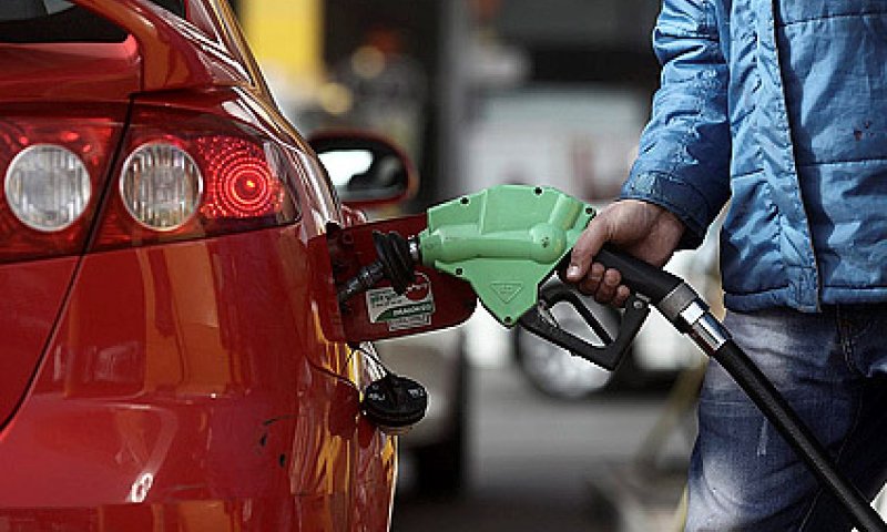 שותים פחות, מתדלקים יותר: הדלק הוזל, הערק התייקר