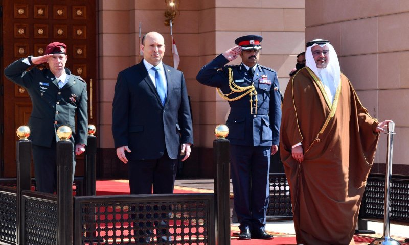 בנט מסיים הביקור בבחריין; הזמין את יורש העצר