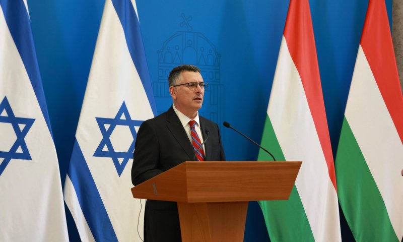 סער בהונגריה: "כל מדינה חייבת לעשות בחירה ברורה"