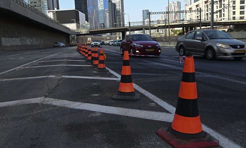 בגלל בולען: שני נתיבים באיילון דרום נחסמו לתנועה