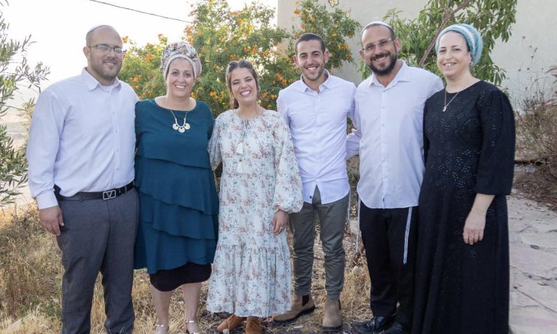 בן המועמד לראשות המועצה, התארס עם בתה של המתחרה