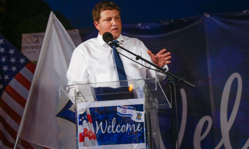 ראש העיר פתח תקווה עוכב לחקירה