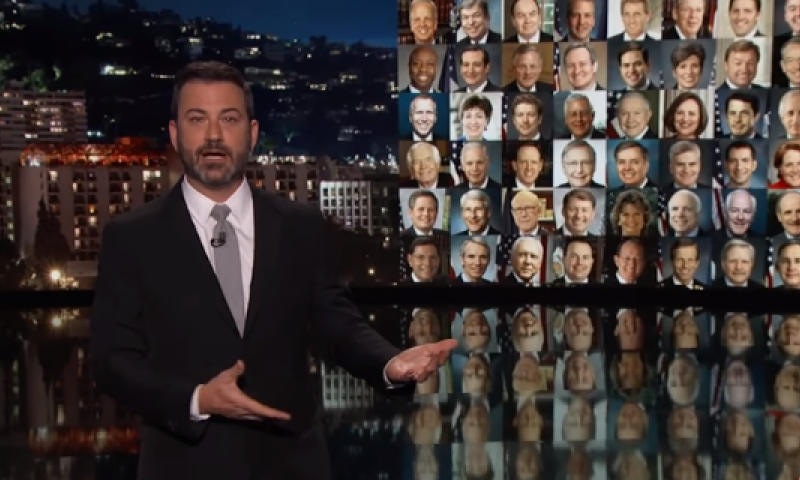 צפו: המנחה ג'ימי קימל לא מצליח לעצור את הדמעות