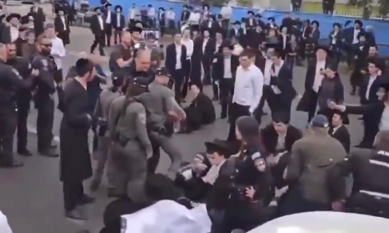 שוטרת שבעטה במפגין חרדי נגד הגיוס נחקרה באזהרה