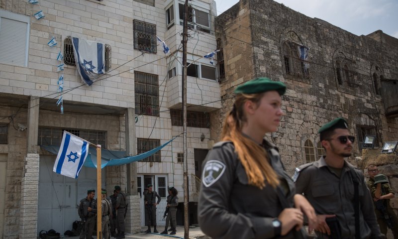 הקואליציה דורשת, והלחץ על רה"מ לבנות בחברון מתגבר