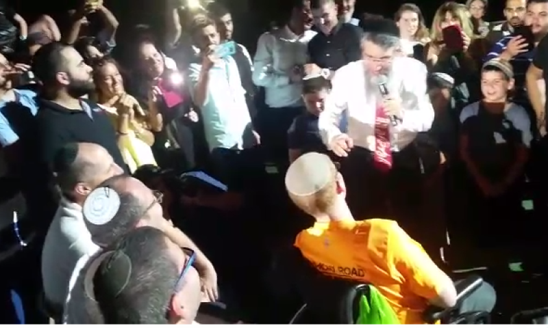 מרגש: ההפתעה של אברהם פריד לפצוע צוק איתן