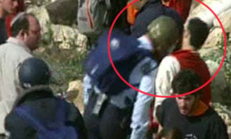 חמש שנים לעמונה: השוטר הנוגח ישלם 15,000 ש"ח