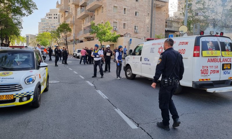 שני פצועים בפיגוע דריסה בירושלים; המחבלים נמלטו