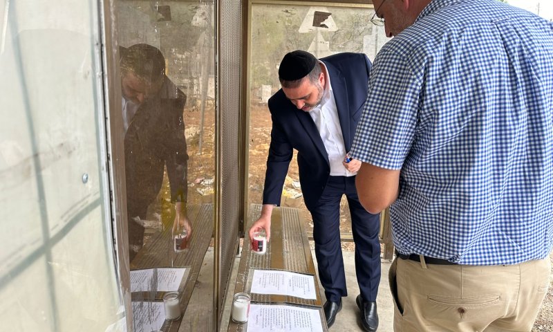 השר ארבל במקום הפיגוע בבית אל: "נוסיף חיים בהתיישבות"