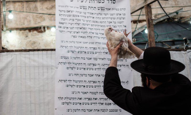 כפרה עליכם: הביטוי שקיבל השנה תהודה חוזר למקורות