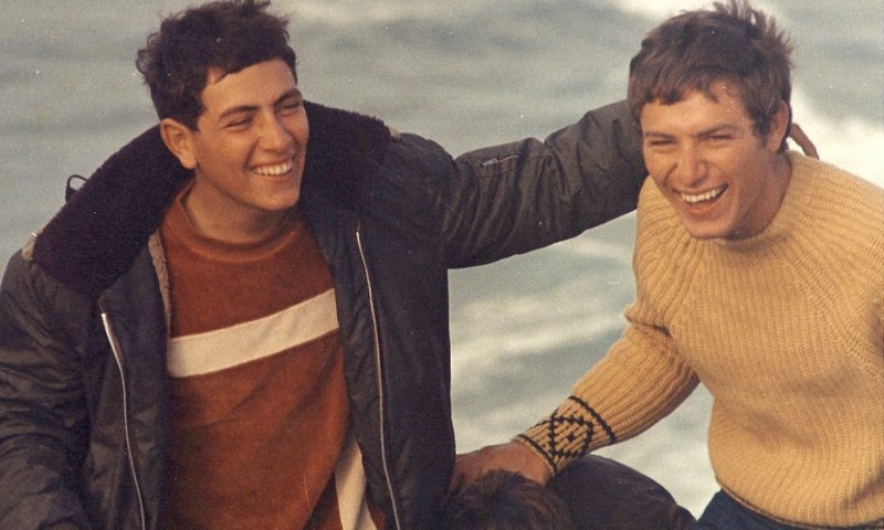 אחי ערן. מחבק אותך כמו בתמונה על חוף פלמחים