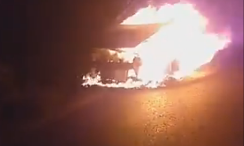 טרור: פלסטינים השליכו בקת"ב, הנוסעים נמלטו