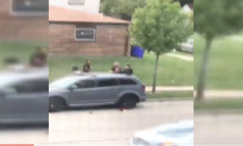 ארה"ב שוב סוערת: גבר שחור נורה בגבו ע"י שוטרים