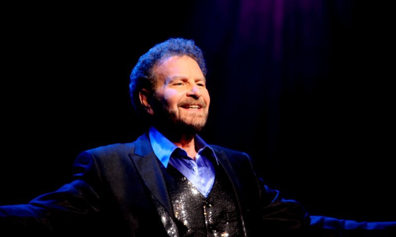 יחד עם דודו פישר: ריקוד עם ראשון הרוקד את זיכרון השואה