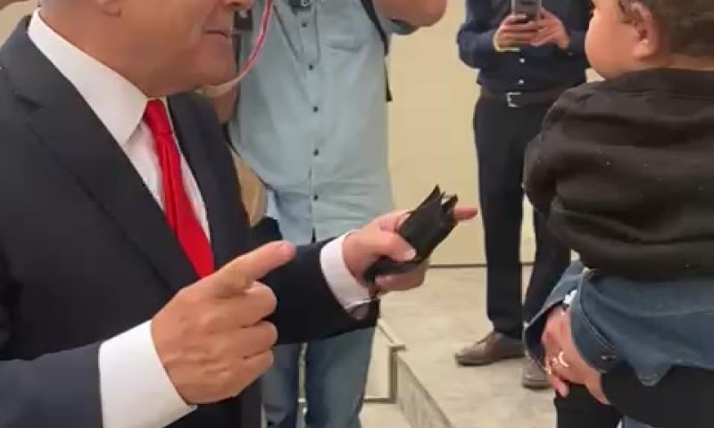 בגלל ה"יאללה לך", נתניהו הגיע לבית של עדן בן זקן