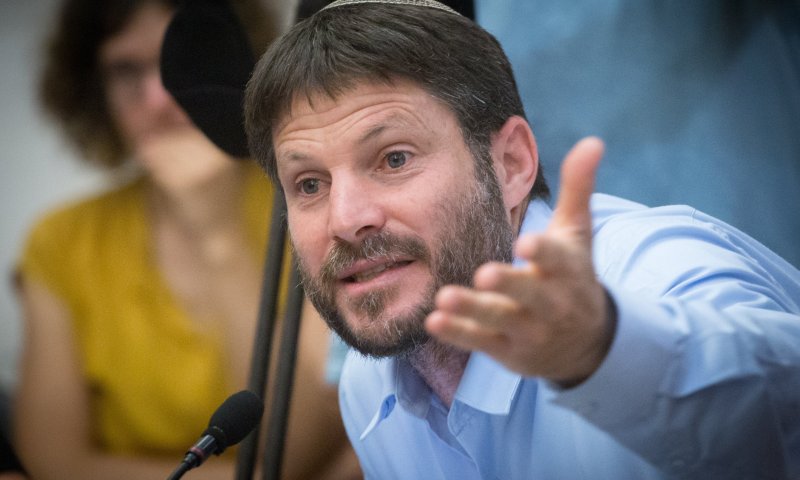 שלא יעבדו עליכם: סמוטריץ' מנתח סקר בחירות