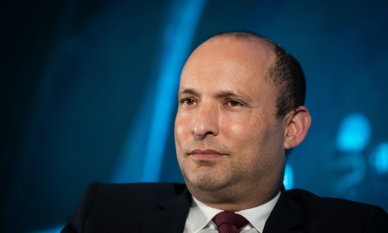 "זכור, הכיפה הסמל שלך": ישי לפידות בטיפים לאח בנט