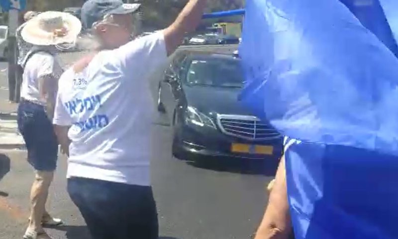 צפו: שיירת ראש הממשלה נחסמה בכניסה לירושלים