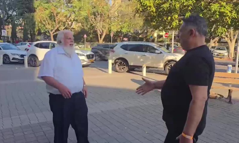 ״הבן שלי שמח בשמיים״: הרב בני קלמנזון פגש את אלי אלבג