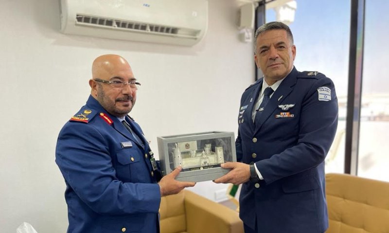 היסטוריה: מפקד חיל האוויר ביקר באיחוד האמירויות