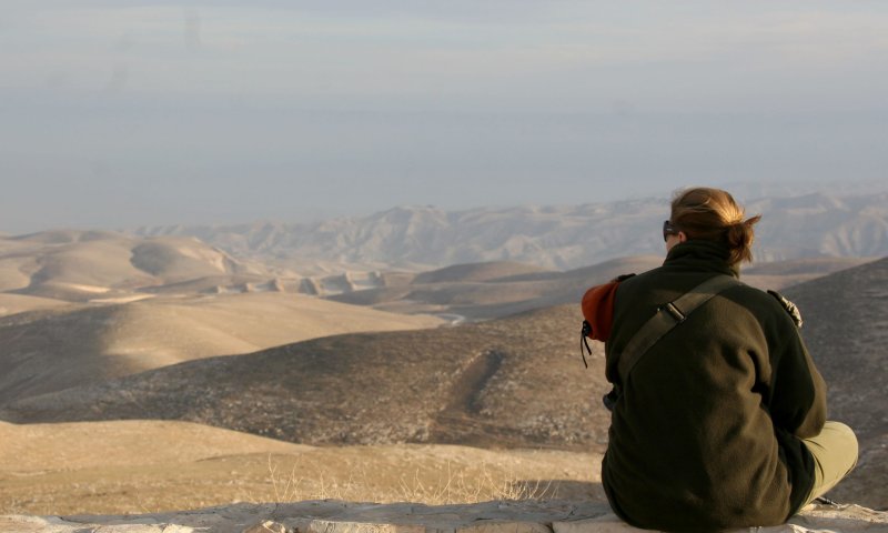 כתב אישום נגד ערבי: תקף חיילת שהמתינה לאוטובוס