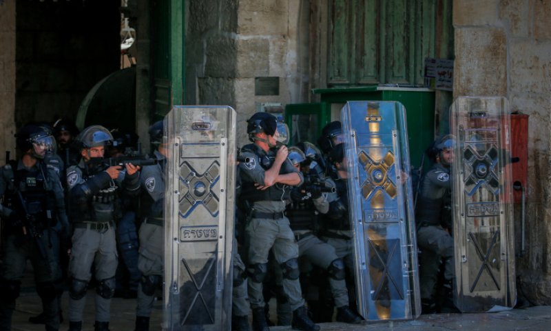 תשעה באב: מוסלמים יידו אבנים בהר הבית