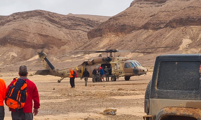 צה״ל חילץ עשרות אזרחים משטפונות בדרום