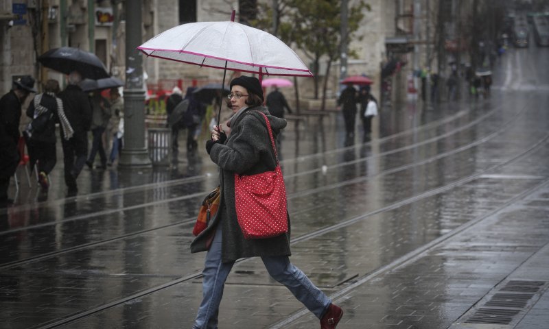 לקראת שיא הסערה: שלג בחרמון גשם וברד בכל הארץ