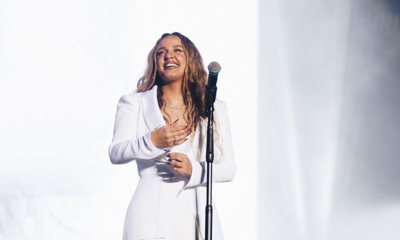 נעליים גדולות: עדן בן זקן נבחרה להחליף את עפרה חזה