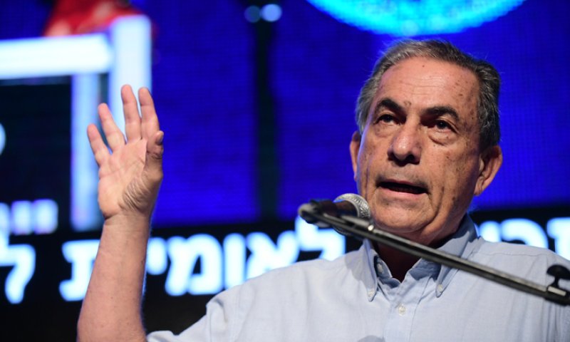 גדעון לוי: לנעול את הרחם של נשות המתנחלים